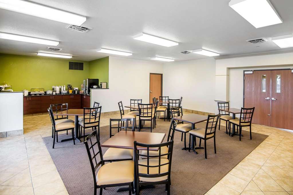 Quality Inn Parsons North Restaurant photo
