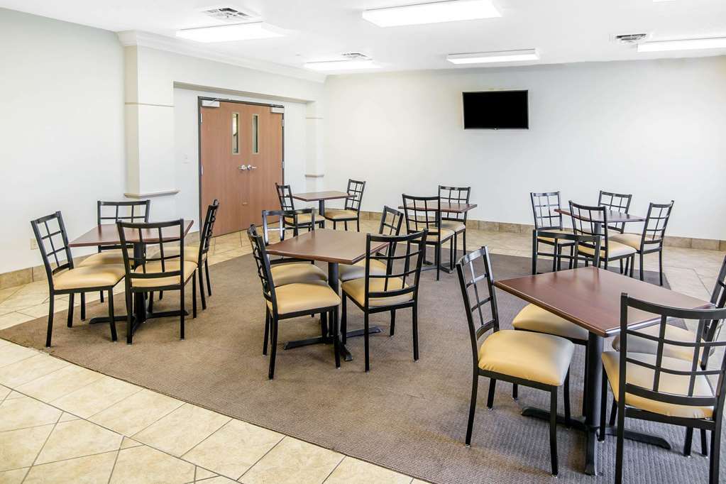 Quality Inn Parsons North Restaurant photo